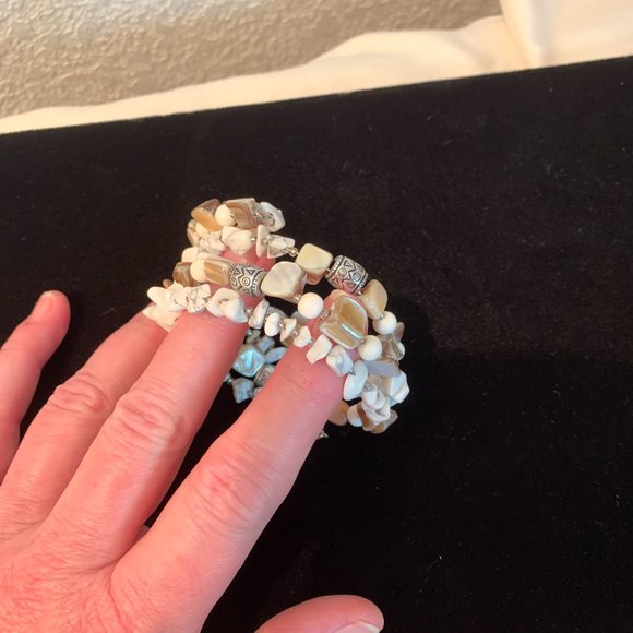 chip stone and bead coil bracelet - Picture 3 of 5